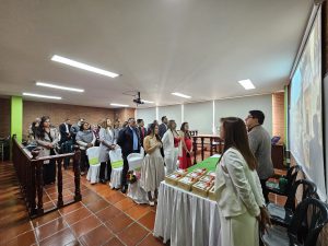 Ceremonia de grados privados en UNIAGRARIA: celebrando nuevos especialistas