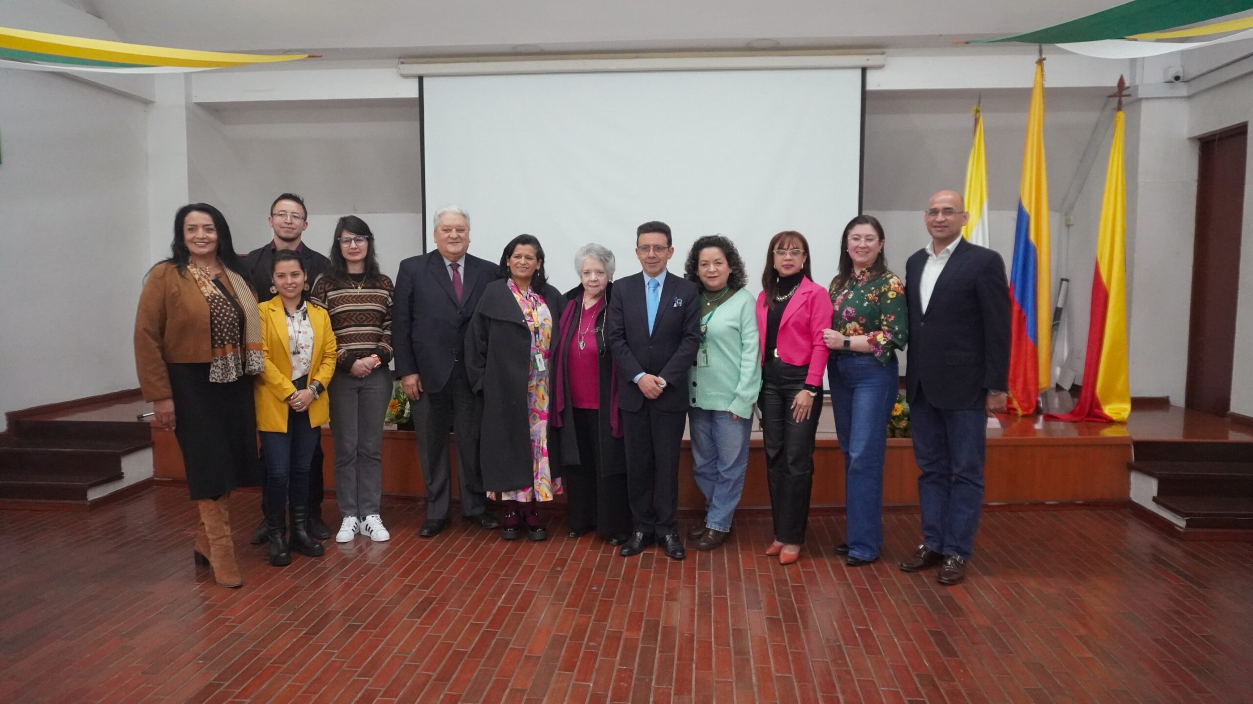 UnidadDeRestituciónDeTierrasFirmanMemorando-06