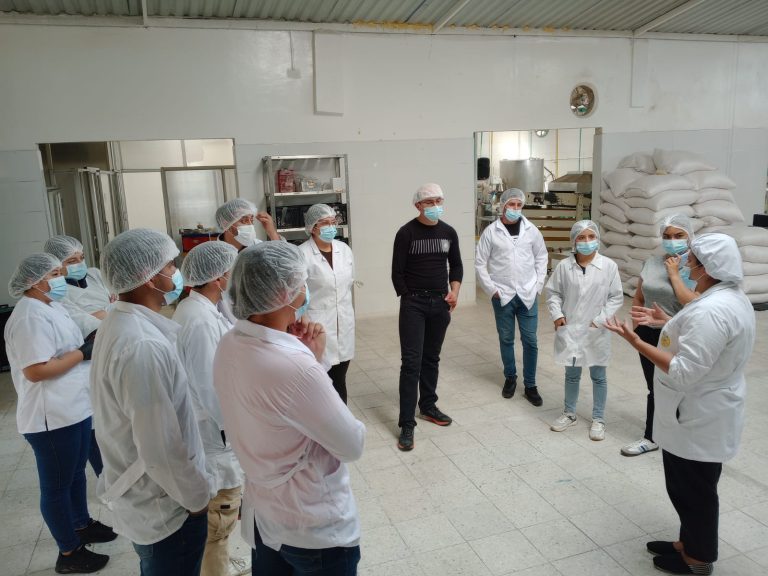 EstudiantesVisitanMasarepaLilia-02