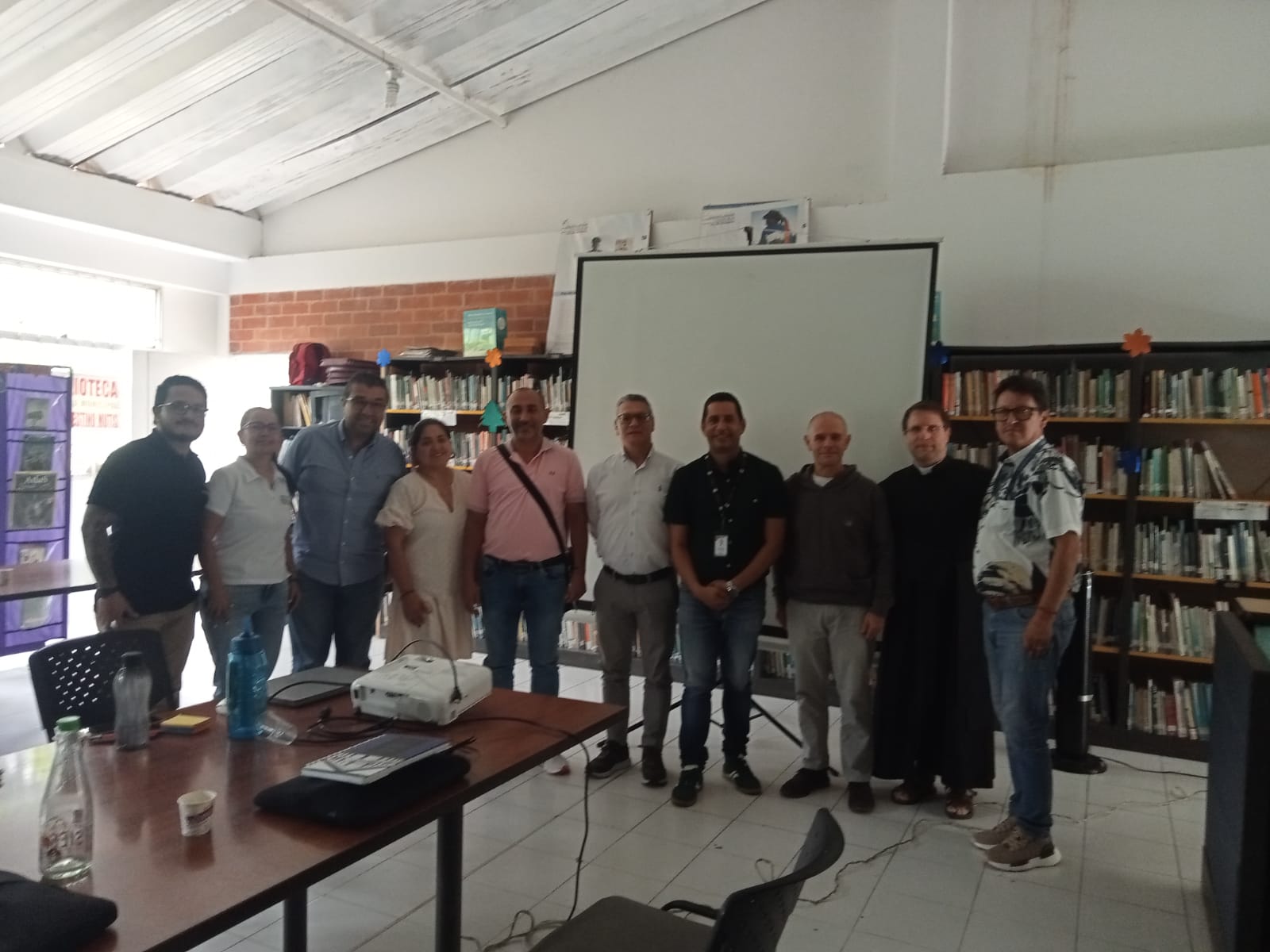 MesaDeDiscusionSobrePolíticaPublicaEnLaMesa