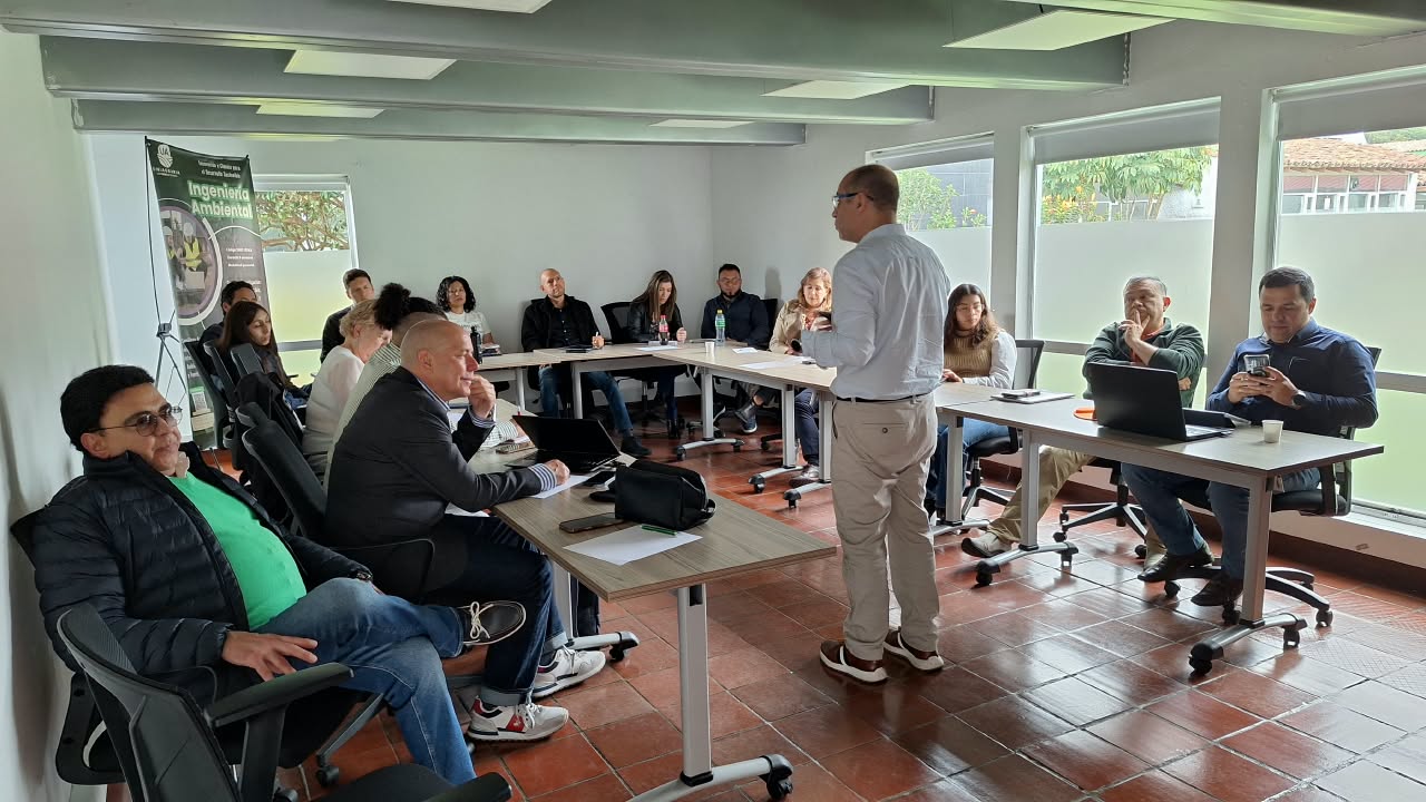 Ingeniería Ambiental de UNIAGRARIA promueve el diálogo entre academia y sector empresarial sobre sostenibilidad