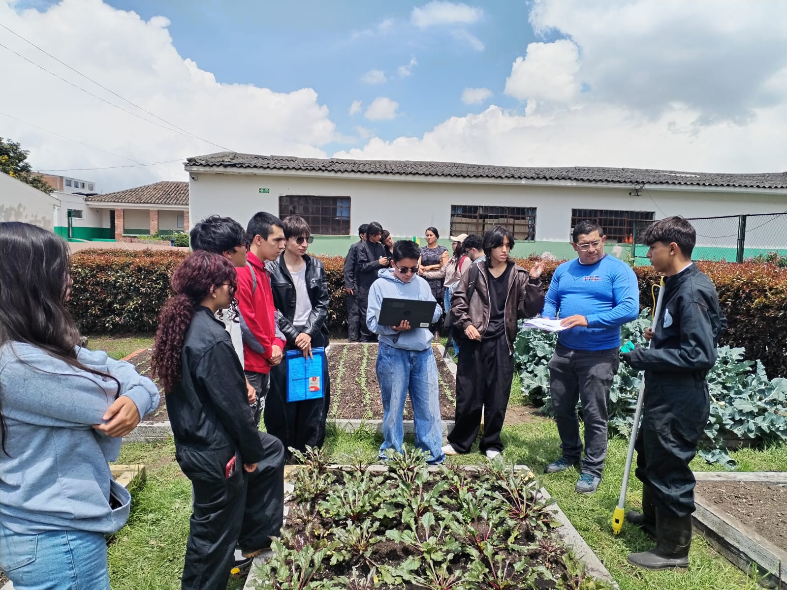 Estudiantes de Ingeniería Mecatrónica de UNIAGRARIA entregan prototipos de monitoreo ambiental al Instituto Técnico Industrial de Facatativá 1